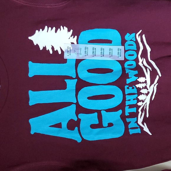 Old Navy maroon long sleeve with print & plain white long sleeve bundle - Picture 3 of 13